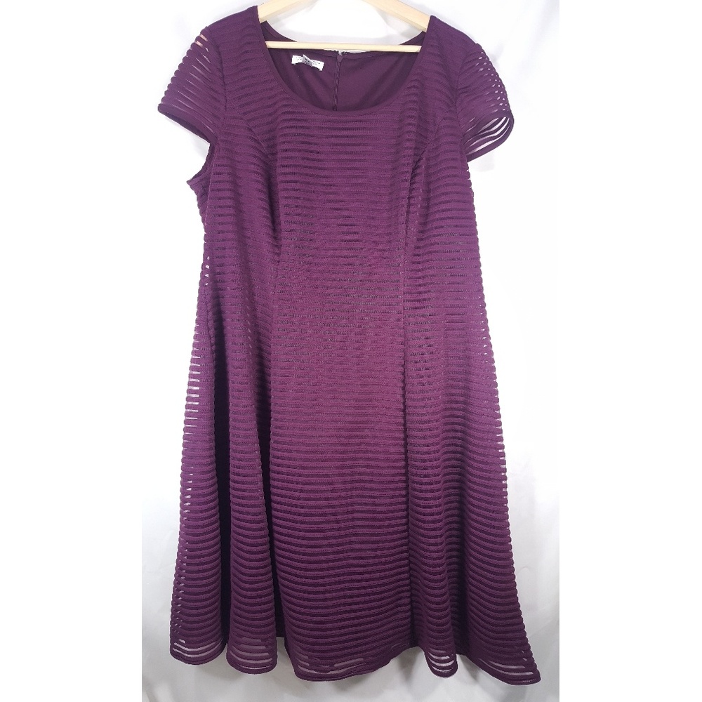 Plus Size London Style Cap Sleeve Dress